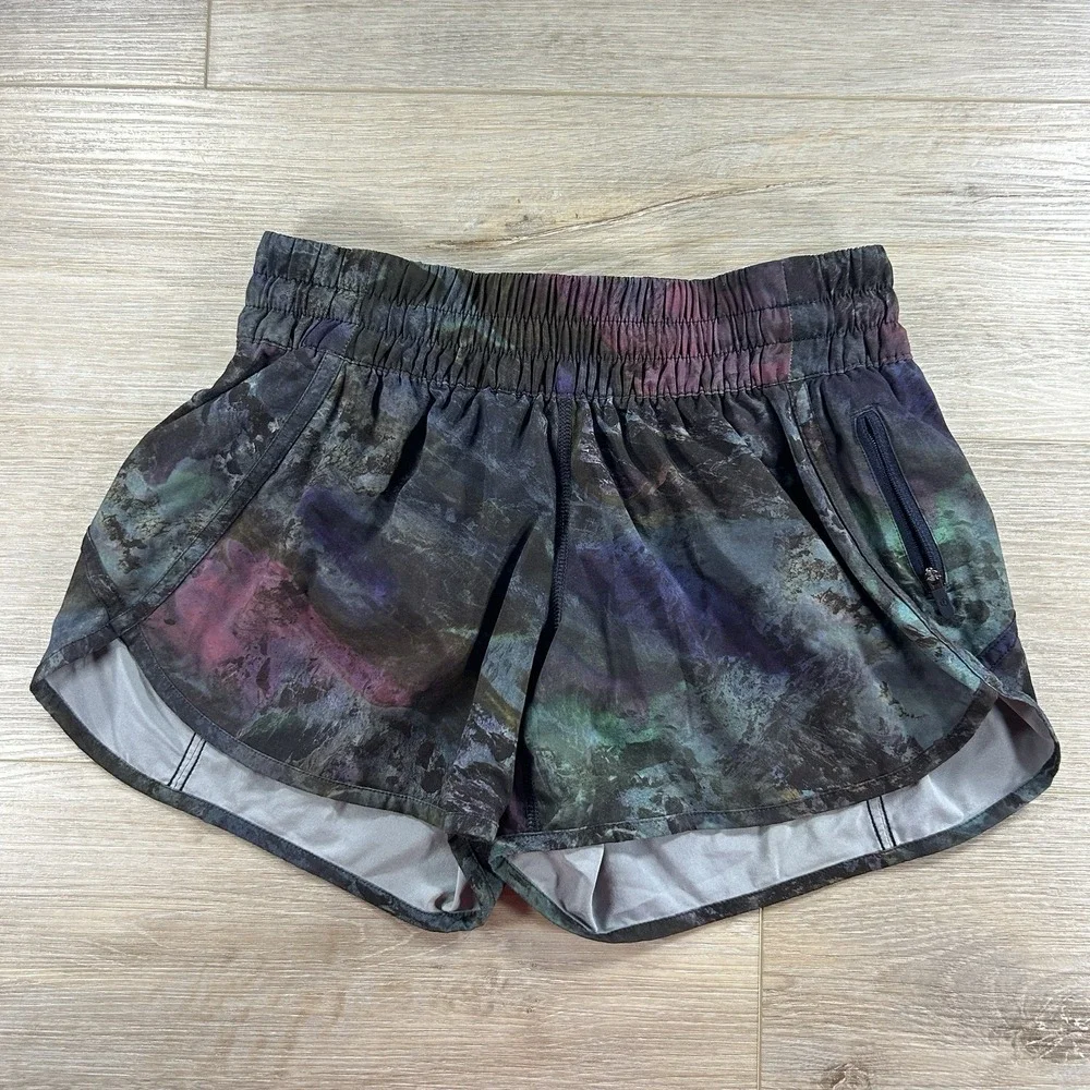 Lululemon Size 8 Low Rise Tracker Lined Short V 4